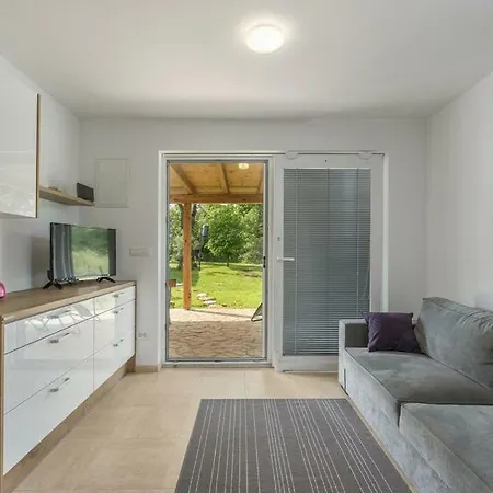 Jakob Holiday home Karigador