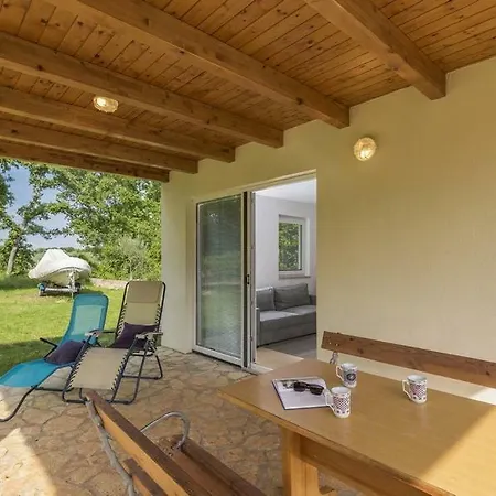 Jakob Holiday home Karigador